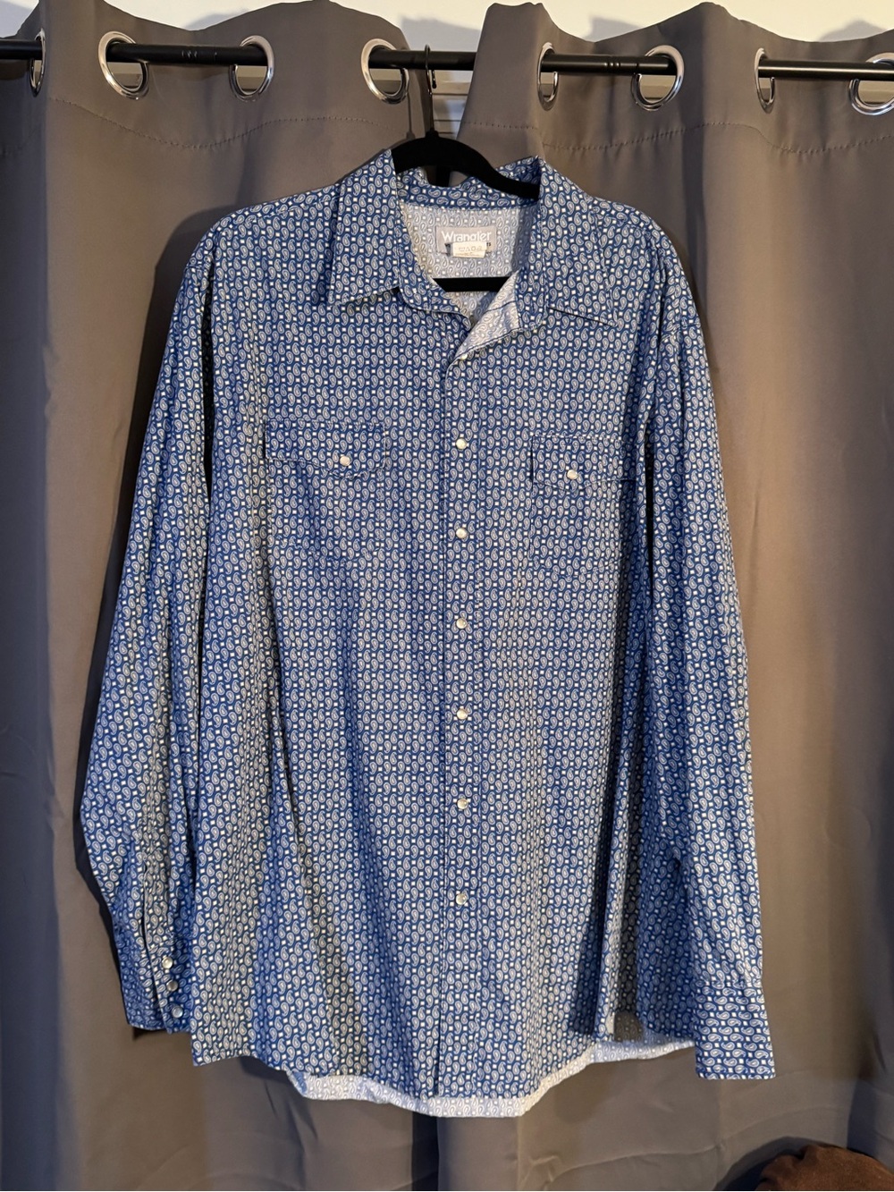 Wrangler Men's Navy Blue Micro-Pattern Button-Down Shirt